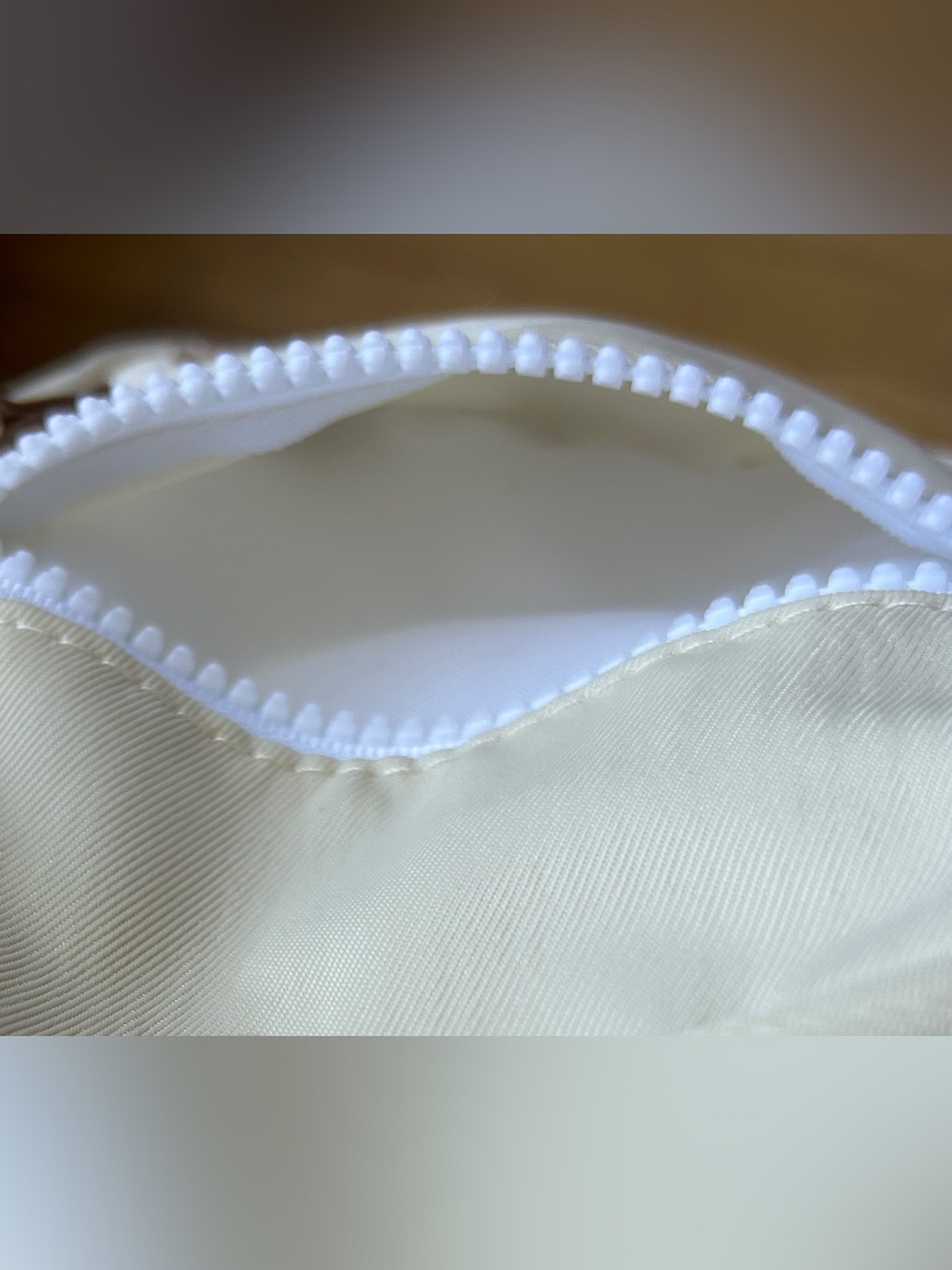 Thread Wallets Crossbody bag in Off-White New without Tags - Picture 3 of 5